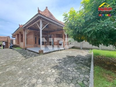 🏡 Dijual Rumah Kayu Estetik dengan Private Pool – Boyolangu, Banyuwangi