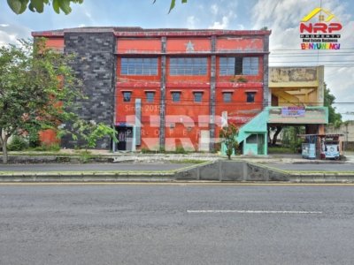 Dijual / Disewakan Tanah Strategis Bonus Gedung 3 Lantai di Jl. Brawijaya, Pusat Kota Banyuwangi