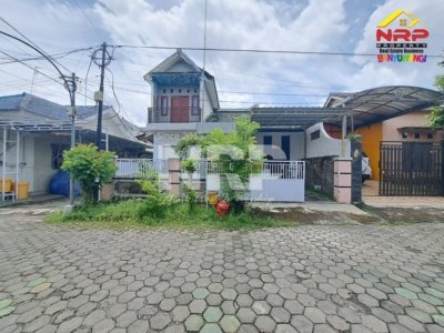 Dijual Rumah 2 Lantai Hook di Belakang Stadion Diponegoro Banyuwangi