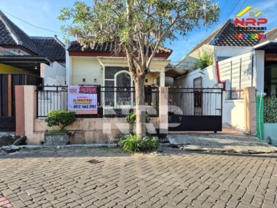 Rumah 2 Lantai Strategis di Tamanbaru Banyuwangi dengan Parkir 2 Mobil
