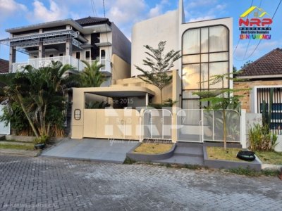 Disewakan Rumah Modern Full Furniture 4 Kamar Tidur Banyuwangi di Mendut Regency