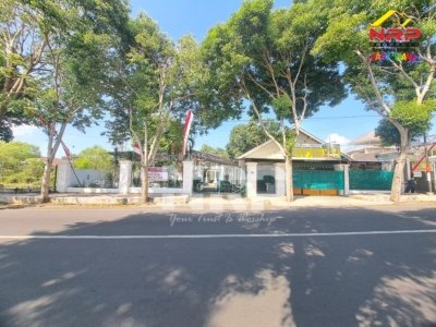 Dijual Tanah Bonus Bangunan dan Ruang Usaha Strategis di Pusat Kota Banyuwangi