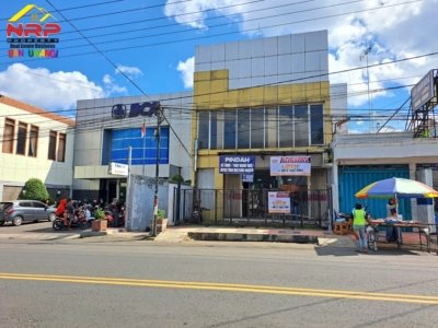 Disewakan Ruko 3 lantai dekat BCA Di Tepi Jalan Raya Genteng - Banyuwangi