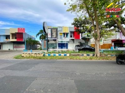Ruko 2 lantai dijual di Jalan Kepiting, pusat Kota Banyuwangi